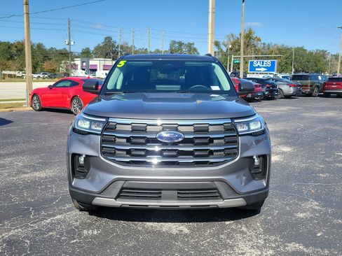 Used 2025 Ford Explorer Active w/ Active Comfort Package image 2