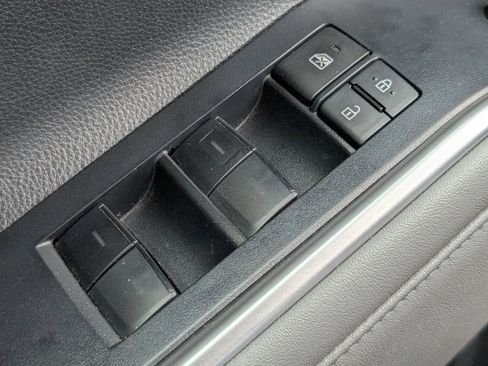 Used 2023 Toyota Highlander L image 20