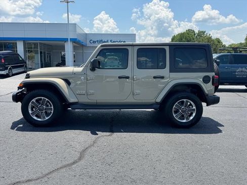 Used 2022 Jeep Wrangler Unlimited Sahara w/ LED Lighting Group AWD/4WD image 6