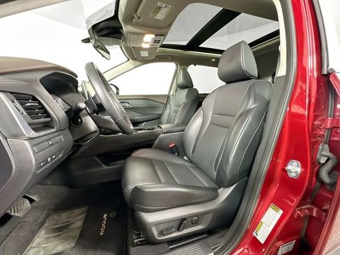 Used 2023 Nissan Rogue SV w/ SV Premium B Package image 4