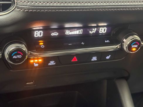 Used 2019 MAZDA MAZDA3 Hatchback w/ Premium Package image 19