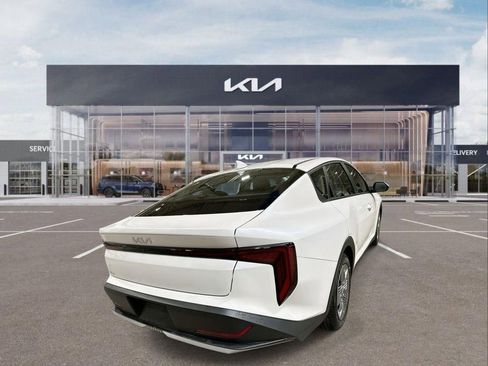 New 2025 Kia K4 LX image 8