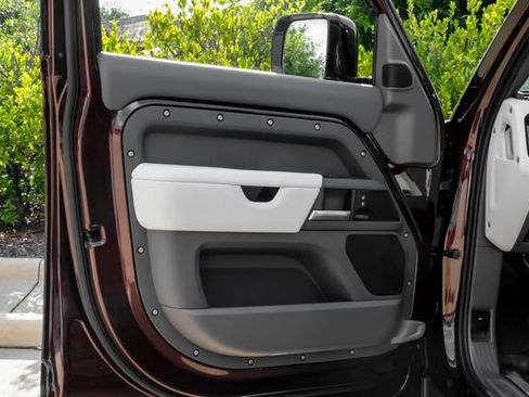 New 2026 Land Rover Defender 130 X-Dynamic SE AWD/4WD image 44