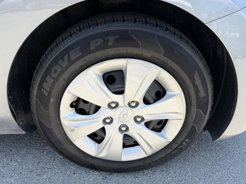 Used 2016 Hyundai Elantra SE FWD image 19