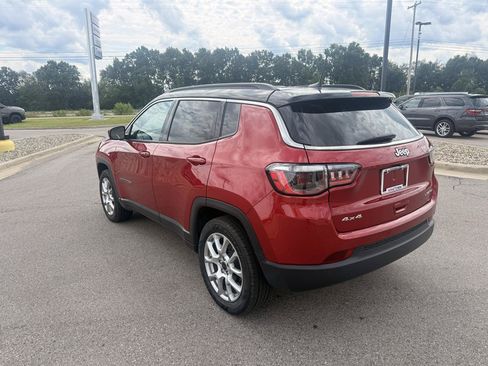 Used 2025 Jeep Compass Limited AWD/4WD image 5