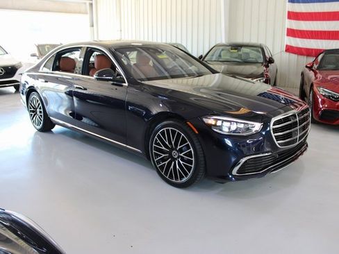 Used 2022 Mercedes-Benz S 500 4MATIC w/ 3D Technology Package image 43