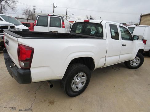 Used 2018 Toyota Tacoma SR RWD image 4