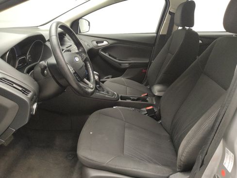 Used 2016 Ford Focus SE w/ SE Cold Weather Package FWD image 17