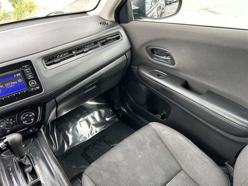 Used 2020 Honda HR-V LX image 17