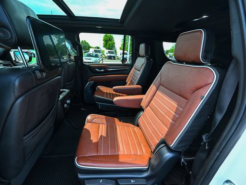 Used 2023 GMC Yukon XL Denali Ultimate AWD/4WD image 23