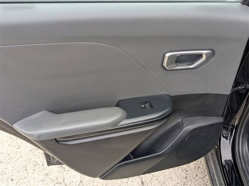 Used 2025 Kia K4 LXS image 24