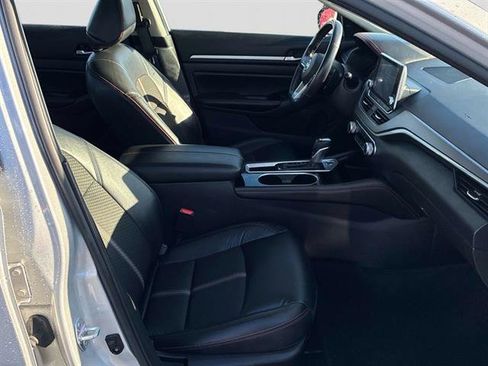 Certified 2024 Nissan Altima 2.5 SR image 9