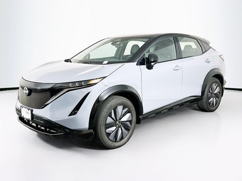 Used 2024 Nissan Ariya AWD image 3