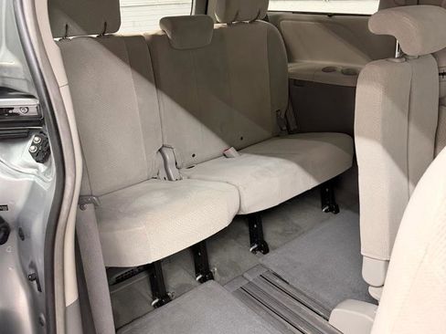 Used 2014 Toyota Sienna LE FWD image 35