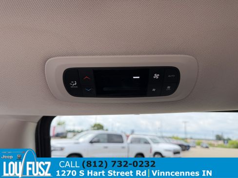 Used 2018 Chrysler Pacifica Touring-L FWD image 14