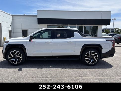Used 2025 Chevrolet Silverado EV RST AWD/4WD image 5