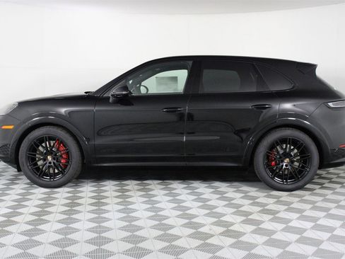 New 2026 Porsche Cayenne GTS image 2