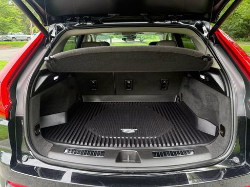 Used 2019 Cadillac XT4 Premium Luxury w/ Cold Weather Package FWD image 30