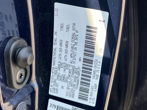 Certified 2023 Toyota Sequoia Platinum AWD/4WD image 36
