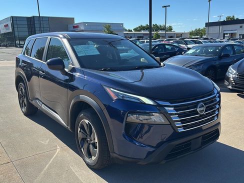 Used 2025 Nissan Rogue SV AWD/4WD image 1