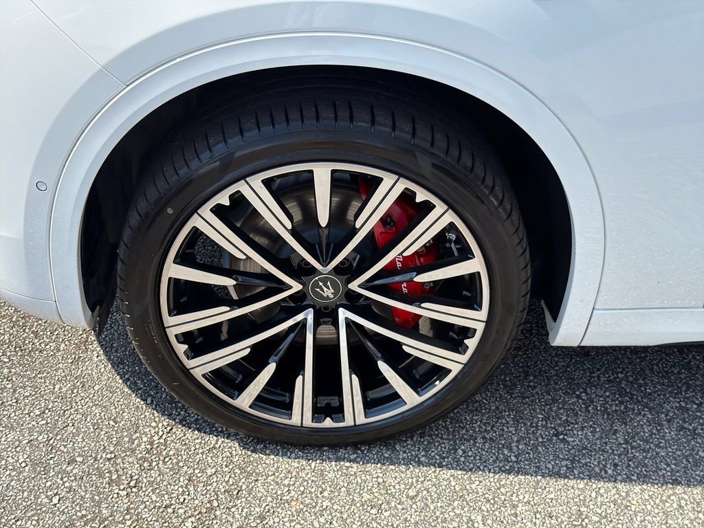 Used 2023 Maserati Grecale Modena AWD/4WD image 11
