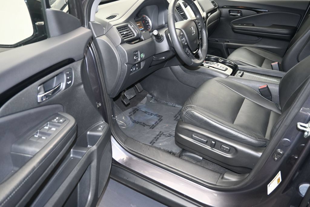 Used 2017 Honda Pilot Touring image 11