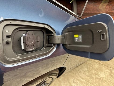 New 2026 BMW iX xDrive60 w/ Premium Package image 27