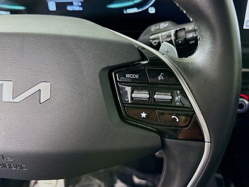Used 2024 Kia Niro EX Touring FWD image 15