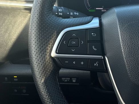 Used 2026 Toyota Sienna Limited FWD image 24