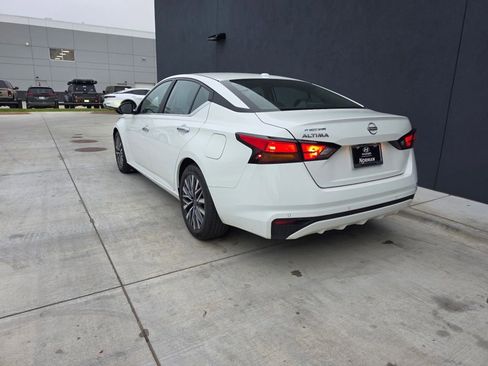Used 2025 Nissan Altima 2.5 SV FWD image 5