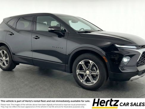 Used 2025 Chevrolet Blazer LT FWD image 1