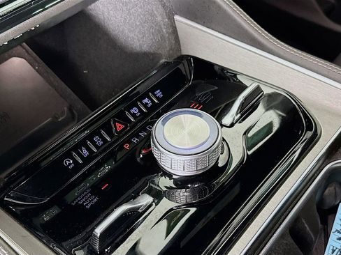 Used 2025 Jeep Wagoneer Series II w/ Convenience Group I image 17