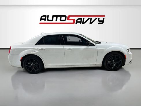 Used 2022 Chrysler 300 Touring w/ Sport Appearance Package RWD image 8