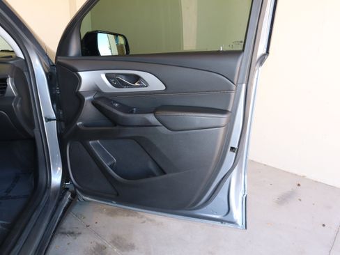 Used 2020 Chevrolet Traverse LS AWD/4WD image 39
