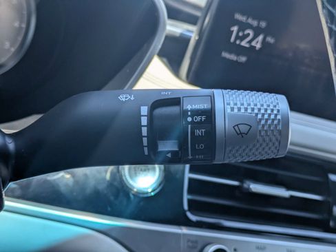 Used 2025 Genesis G70 2.5T AWD/4WD image 17