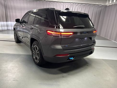 Used 2024 Jeep Grand Cherokee Trailhawk w/ Advanced Protech Group II AWD/4WD image 5