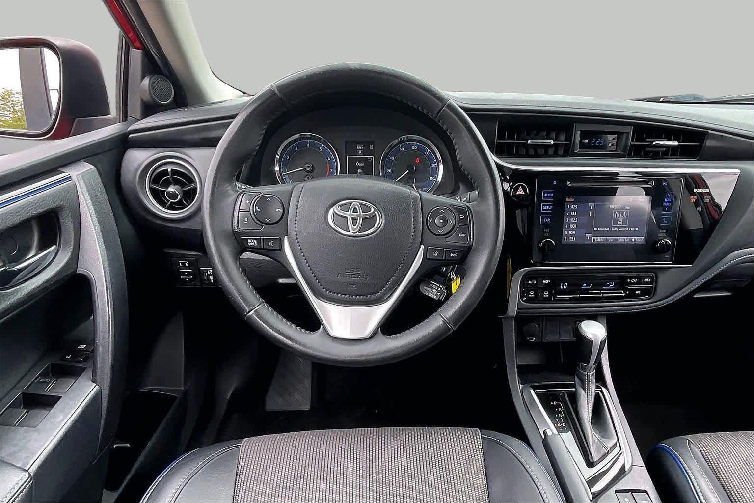 Used 2017 Toyota Corolla SE w/ Carpet Mat Package (TMS) FWD image 6