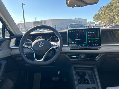 New 2026 Volkswagen Tiguan SE FWD image 48