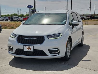 Used 2023 Chrysler Pacifica Touring-L