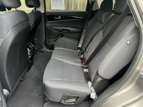 Used 2016 Kia Sorento L image 23