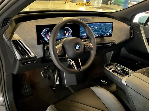 Used 2026 BMW iX xDrive60 w/ M Sport Package AWD/4WD image 8