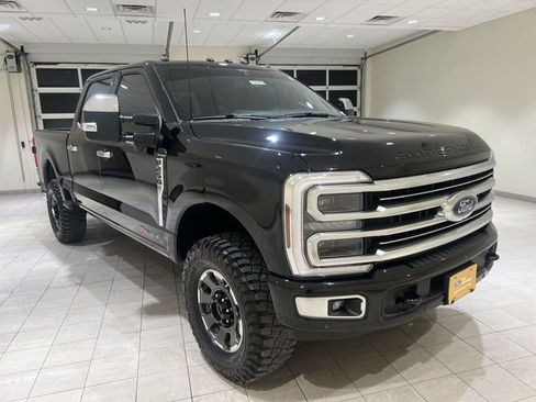 Certified 2025 Ford F250 Platinum w/ Platinum Plus Package AWD/4WD image 7
