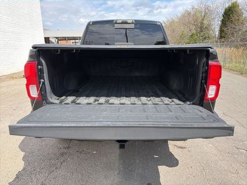 Used 2018 Chevrolet Silverado 1500 High Country image 16