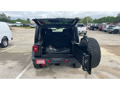 Used 2025 Jeep Wrangler Unlimited Rubicon AWD/4WD image 18