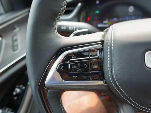 Used 2024 Jeep Grand Cherokee Overland w/ Advanced Protech Group III image 37