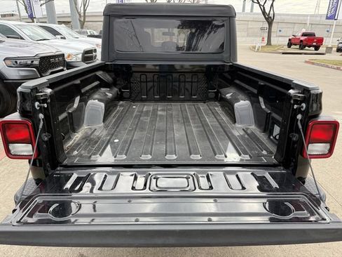 Used 2023 Jeep Gladiator Sport AWD/4WD image 26