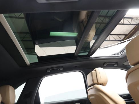 Used 2019 Porsche Cayenne E-Hybrid Sport Utility 4D image 89