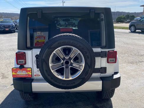 Used 2017 Jeep Wrangler Unlimited Sahara w/ Connectivity Group AWD/4WD image 4