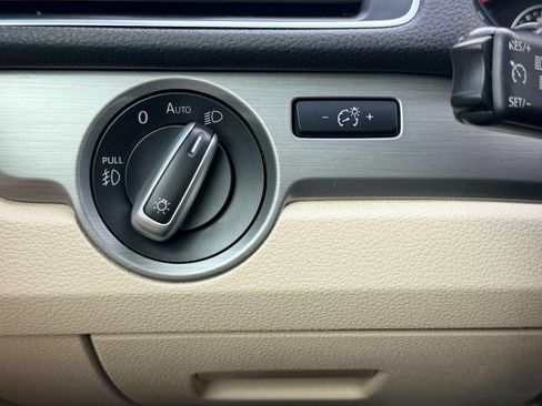 Used 2015 Volkswagen Passat 1.8T SE FWD image 36