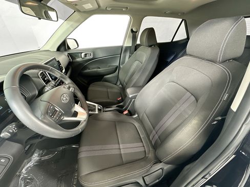 Used 2023 Hyundai Venue SEL image 19